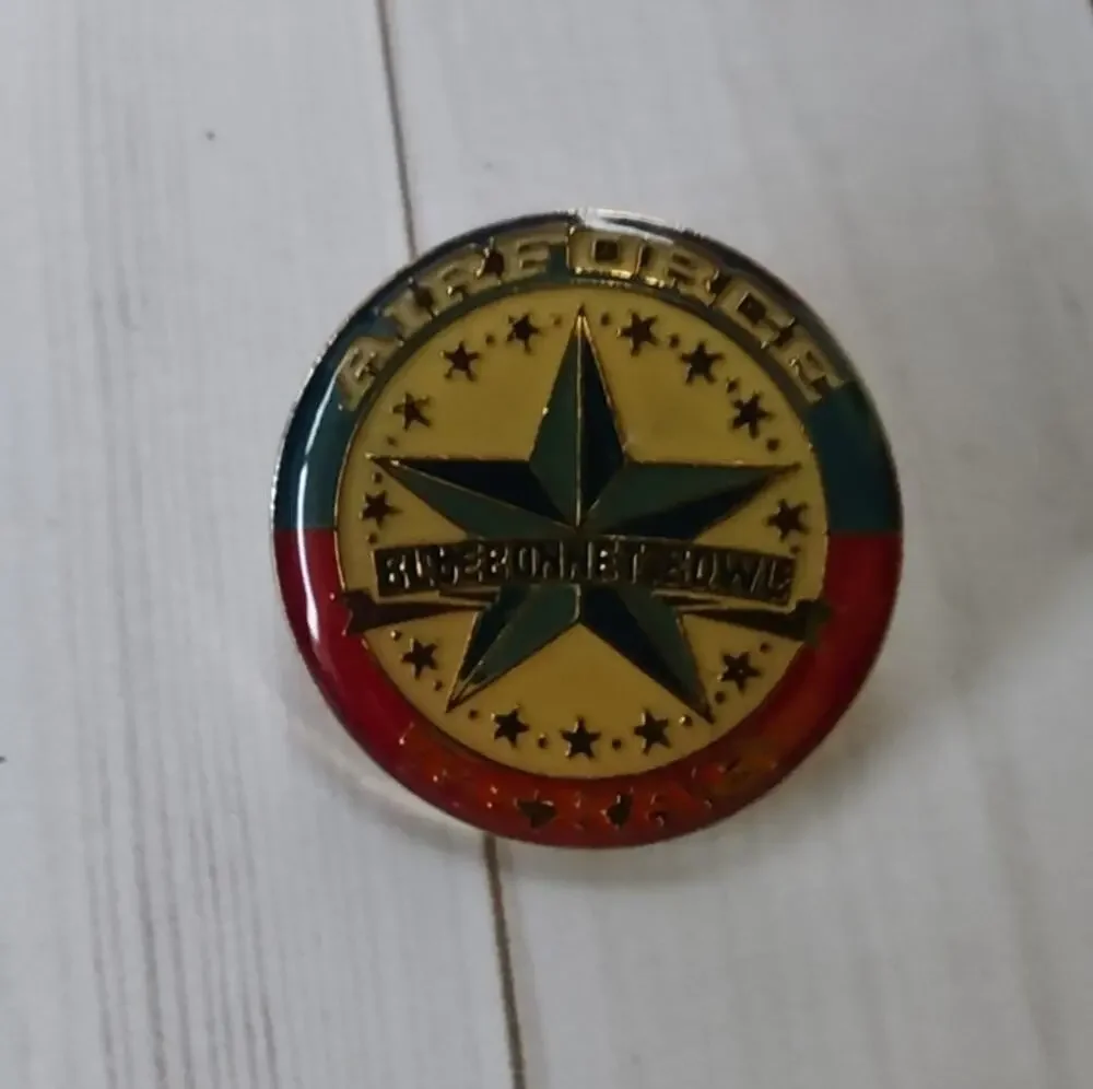 Bluebonnet Bowl 1985 Air Force Texas Longhorns Classic Pin College Game NCAA